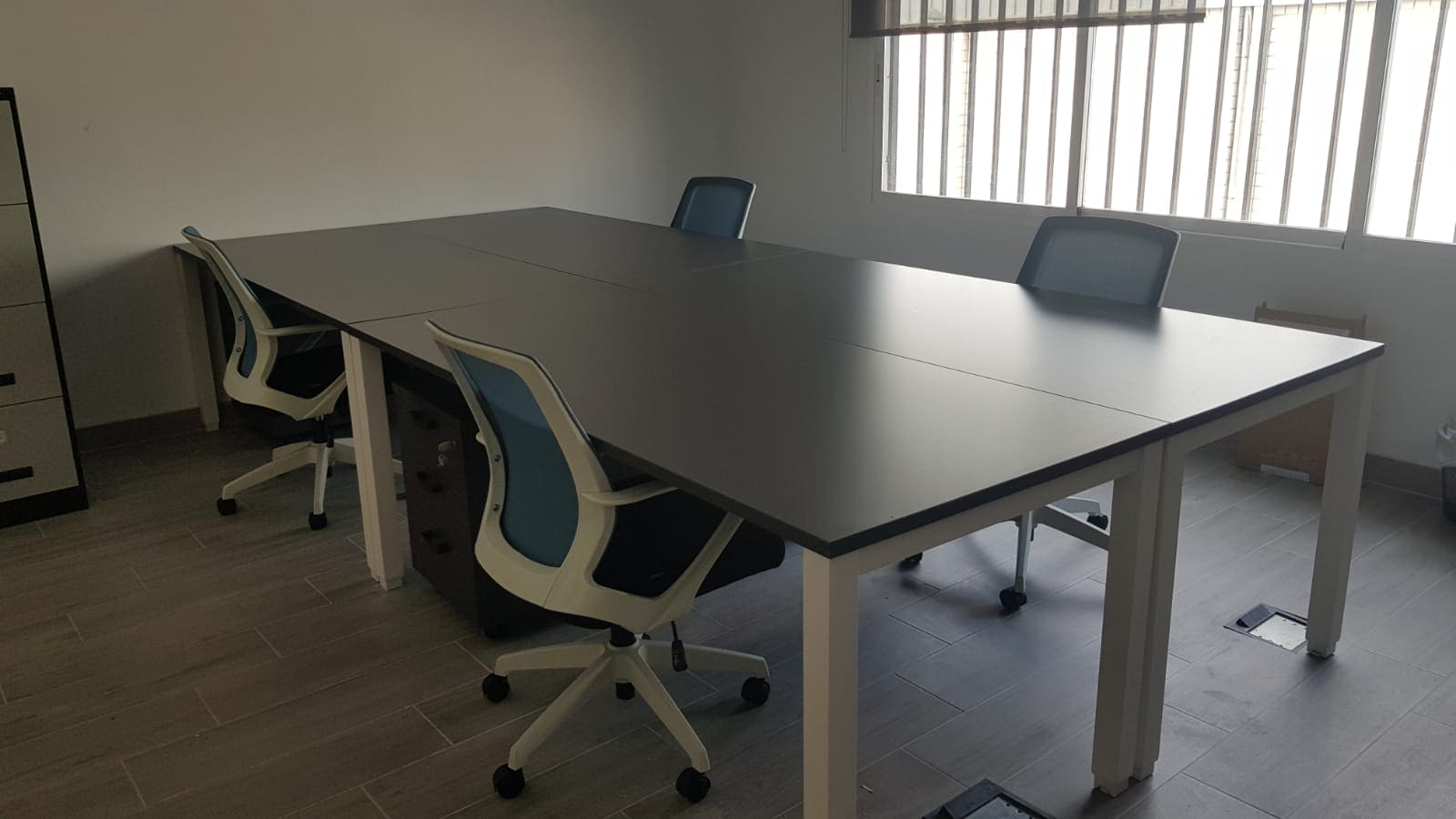 Bureautafel Modus en onze bureaustoel Diva