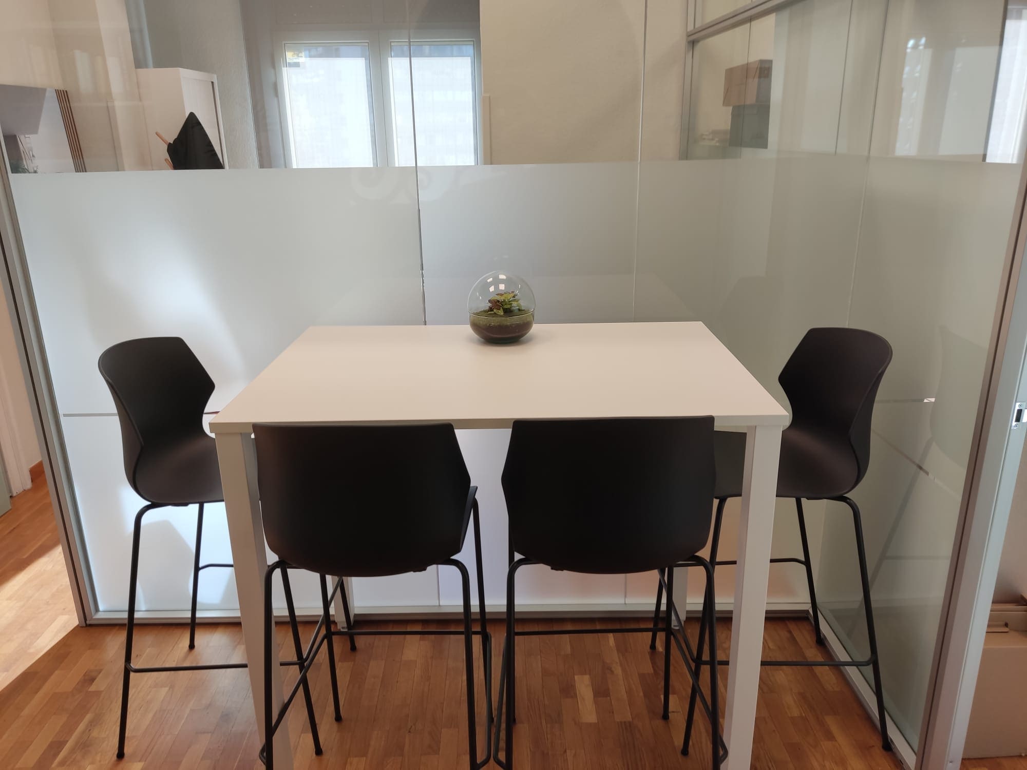 Hoge tafel Modus met barkrukken Natalia