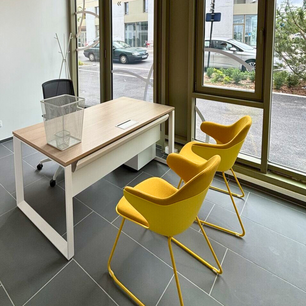 Kleine kantoorruimte op de begane grond.