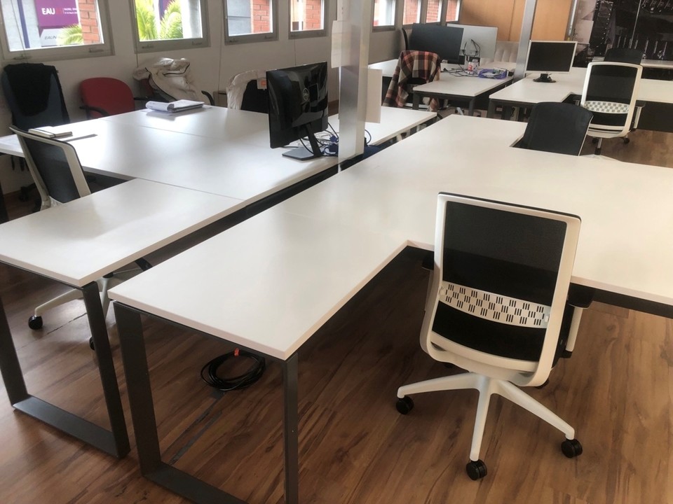 Kruisvormige kantooropstelling.