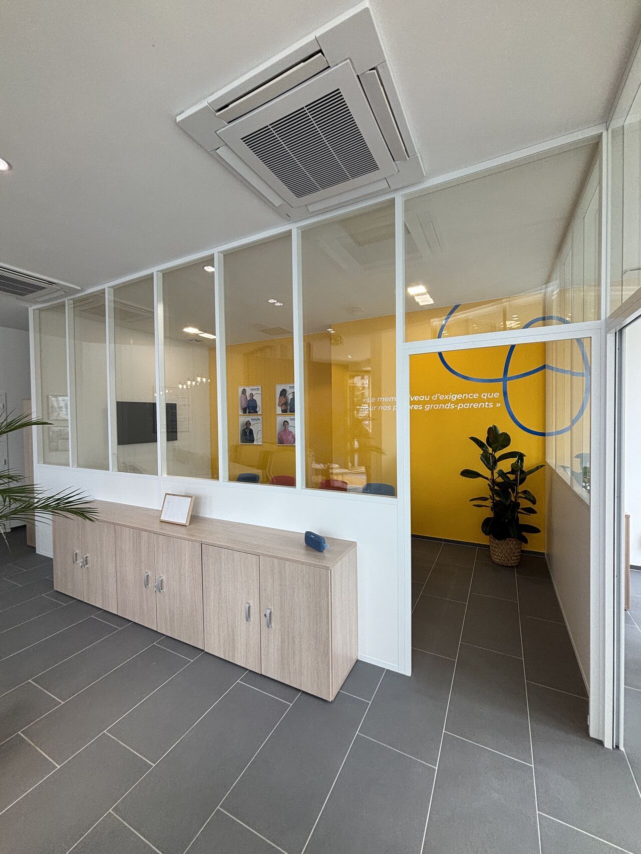 Lage kantooropbergkasten