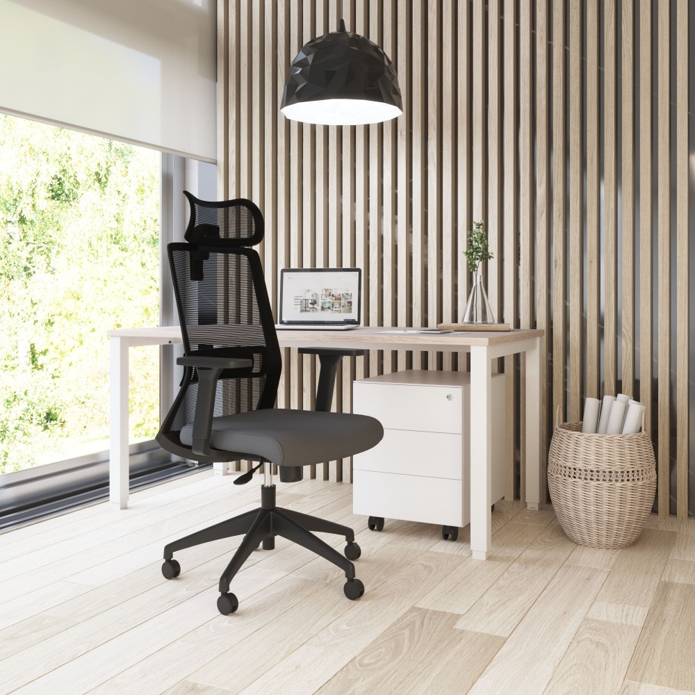 Becca Black Plus in kantoor